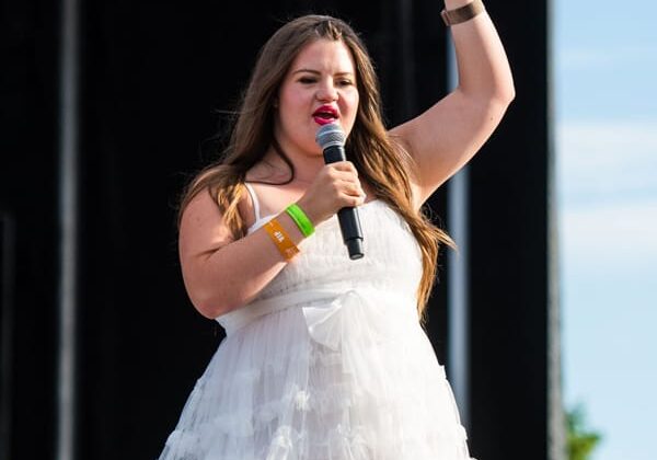 GiGi Singing