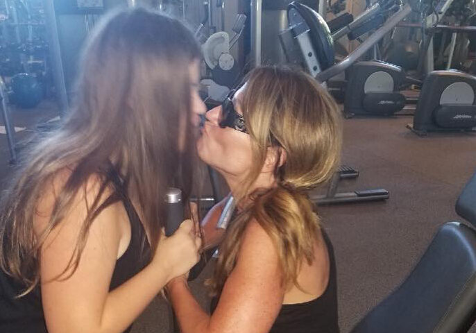 kiss